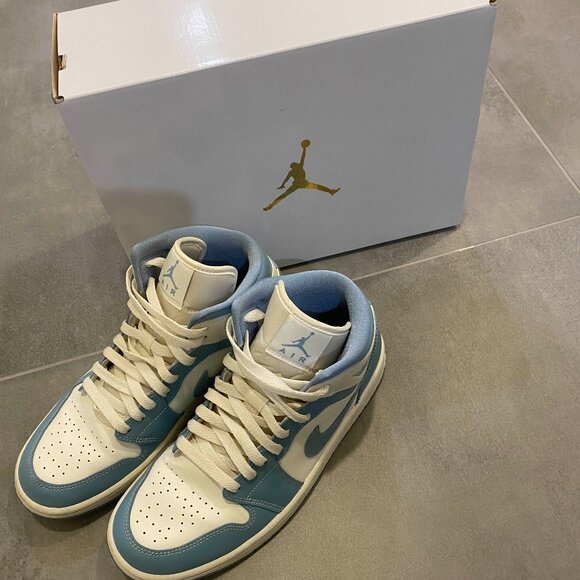 Air Jordan 1 Mid ‘University Blue’ Womens - Picture 3 of 6